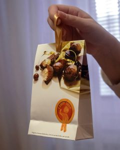 Štancovana kesa sa trakom / kolor štampa, satenska traka