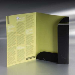 kartonski folderi sa dve klapne, ofset štampa, pun kolor - obostrano, mat plastifikacija, parcijalni UV lak