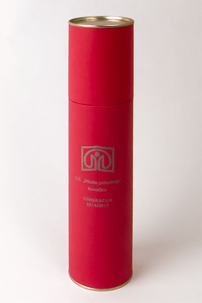 valjkaste tube, obložene reljefnim crvenim papirom u boji, ofset štampa, zlatna boja