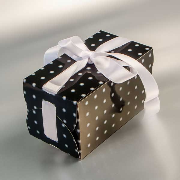 Kutija za male poklone, sa satenskom trakom, jedna boja štampe, sjajna plastifikacija