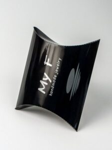 pillow box m4, kutija za unikatni nakit, crna i srebrna, sjaj