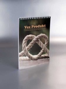 blok-sveska a5, spiralni povez, pun kolor korice 350gr/m2, unutra 1/1 ofsetna 80gr/m2 hartija