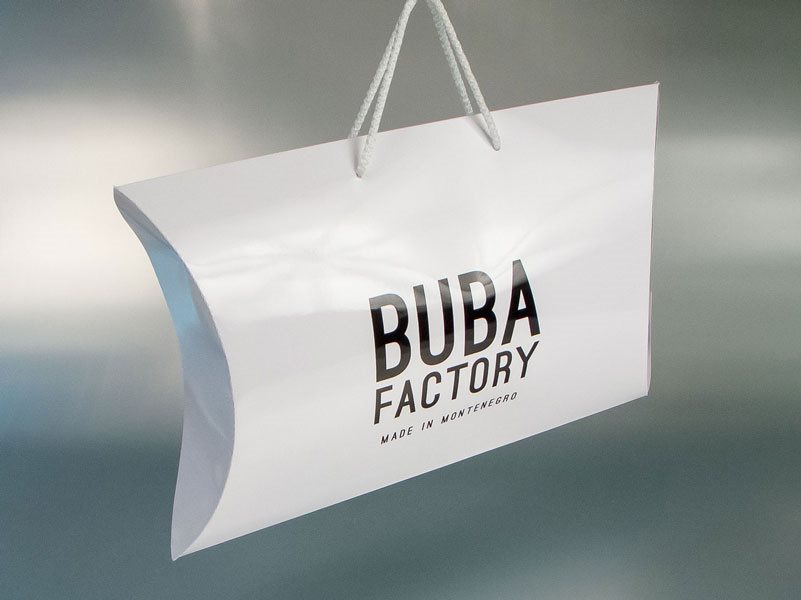 XL3 pillow box / Cene, više detalja kutija sa ručkom od kanapa, štampa u jednoj boji, sjajna plastifikacija, bela
