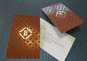 Vizit karte-sa-zlatotiskom-termografijom-folijatiskom-i-separatnim-UV-lakiranjem